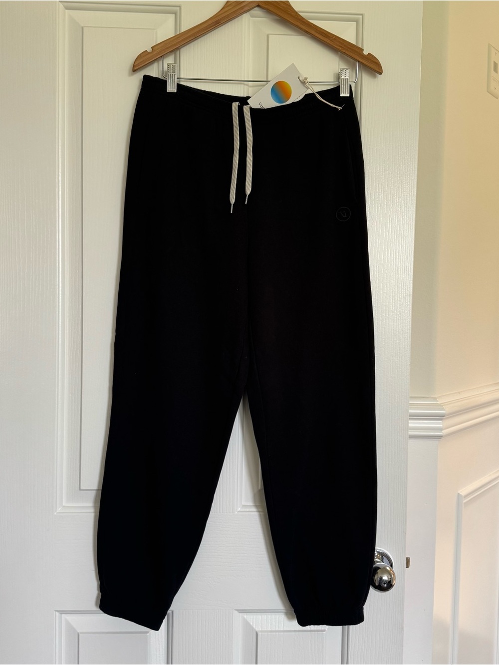 Vuori Women's Sedona Sweatpants with drawcord Black Medium NWT